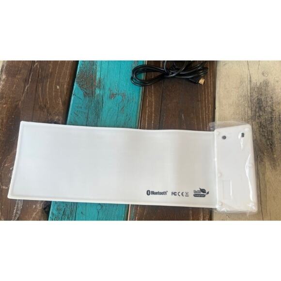New In Box Smart Tech Portable Bluetooth Wireless Mini Key Board - Picture 5 of 6